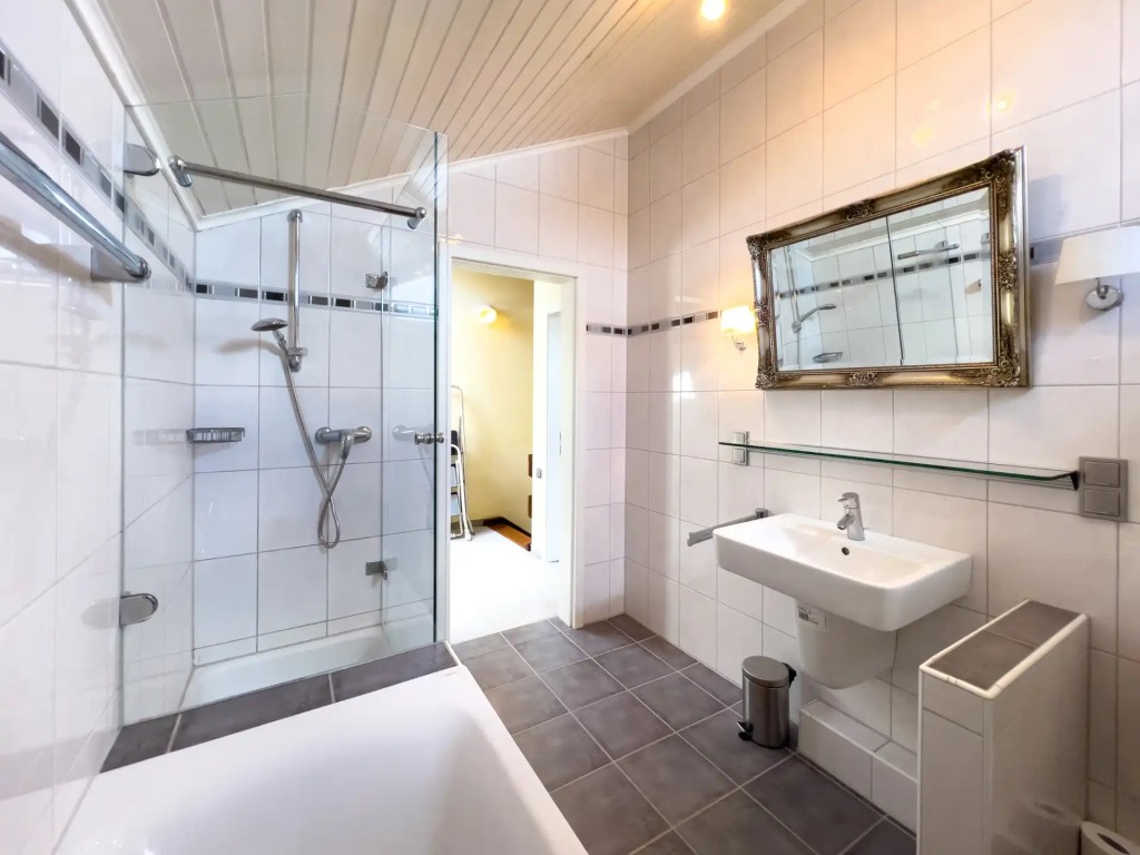 AP482-Badezimmer-OG-107