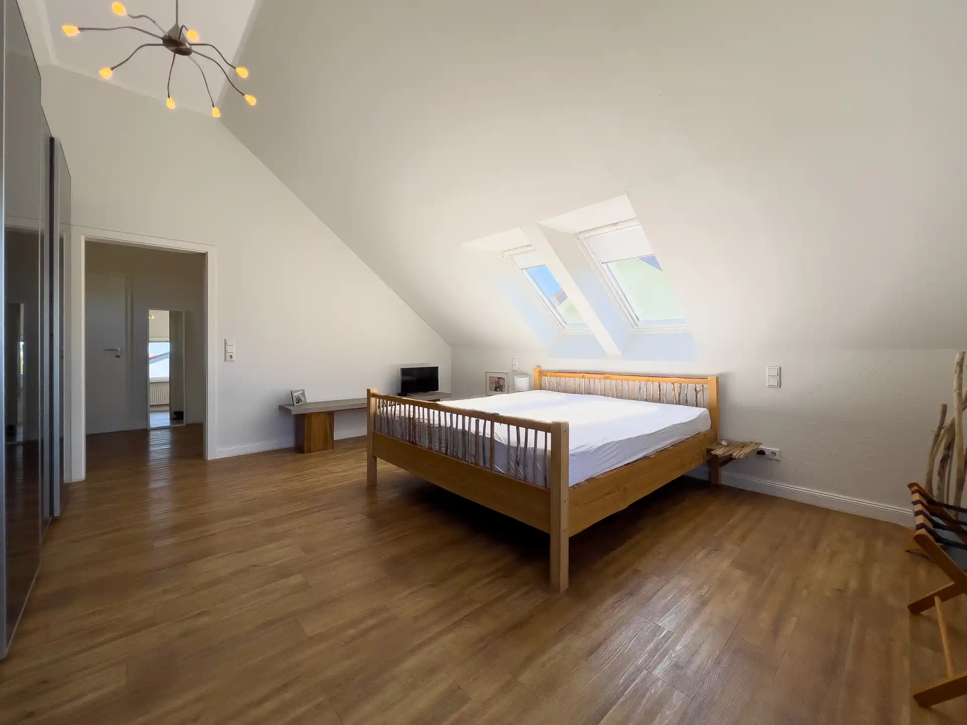 AP498-DG-Elternschlafzimmer-105