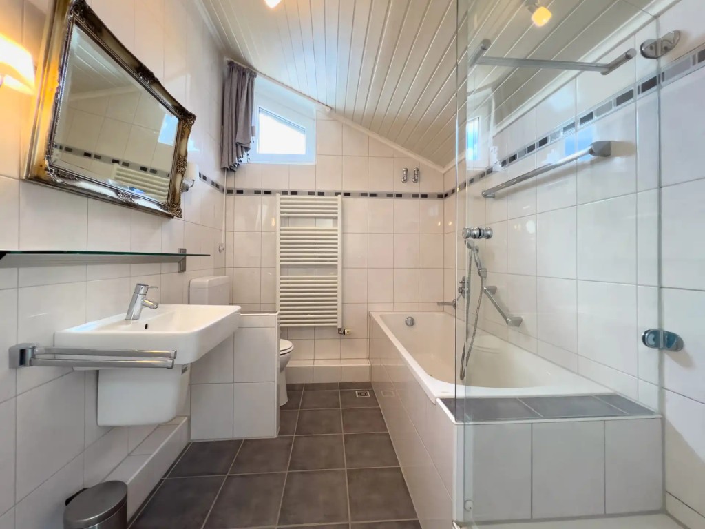 AP482-Badezimmer-OG-105